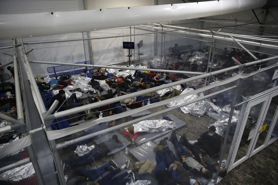 Minors lie inside a pod at the Department of Homeland Security detention center in Donna, the primary detention facility for unaccompanied minors in the Rio Grande Valley, operated by U.S. Customs and Border Protection (CBP), in Donna, Texas, USA. Photo: EFE.