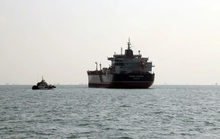 (FILE) A ship that crossed the Strait of Hormuz. Photo: EFE.
