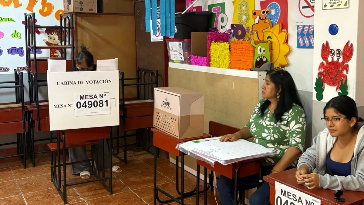 Peru Extends Voting Hours After Delays in Opening Polling Stations