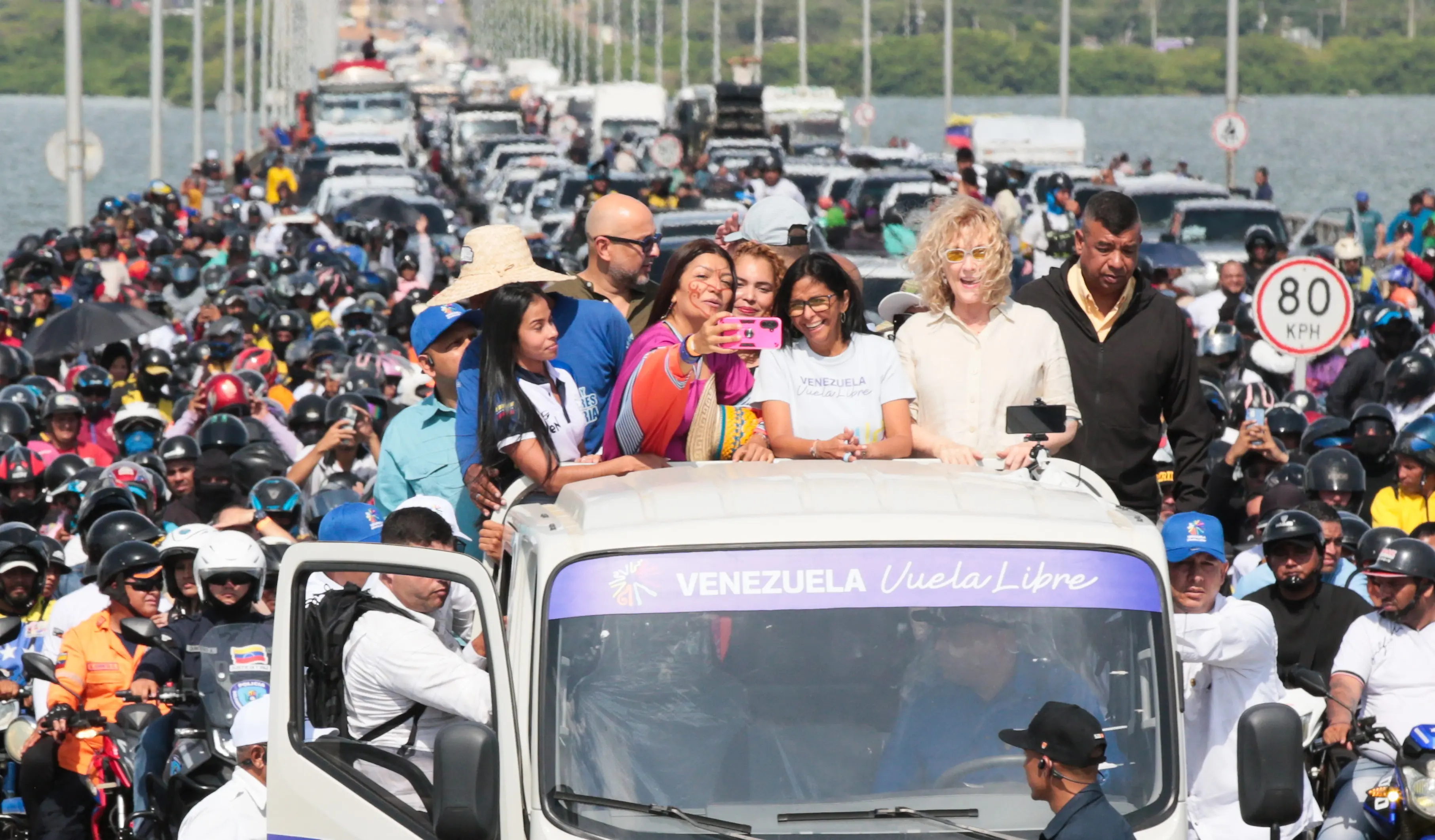 With the departure of the first caravans in the border regions, Venezuela began a national mobilization that links its independence campaign to the current struggle for the lifting of sanctions. Photo: Venezuelan Presidential Press.
