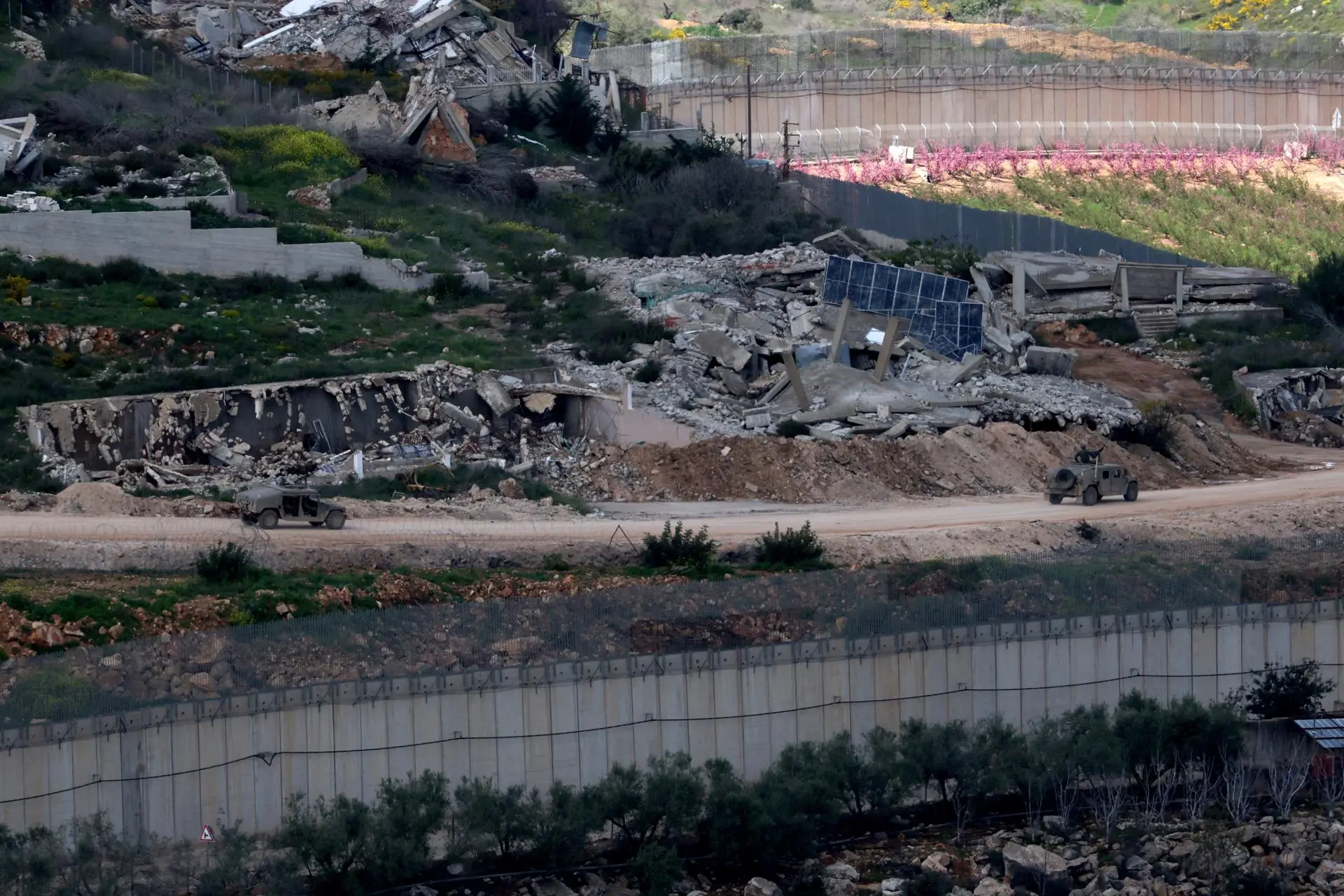 The Israeli military stated it is conducting strikes across Lebanon. Photo: EFE.