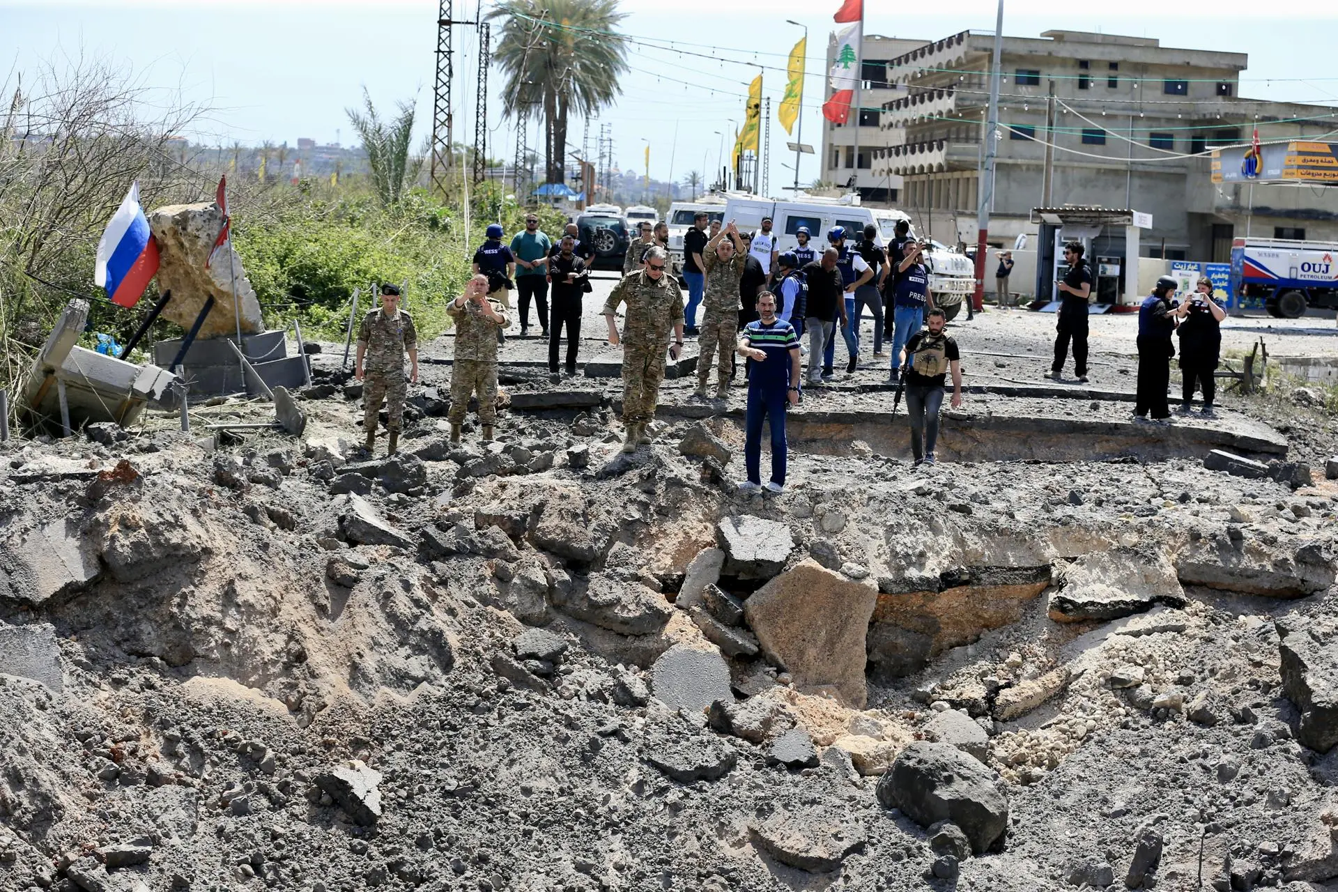 Israeli attacks have left 2,167 dead and more than 7,000 injured, as well as over a million displaced people between March 2 and April 15. Photo: EFE.