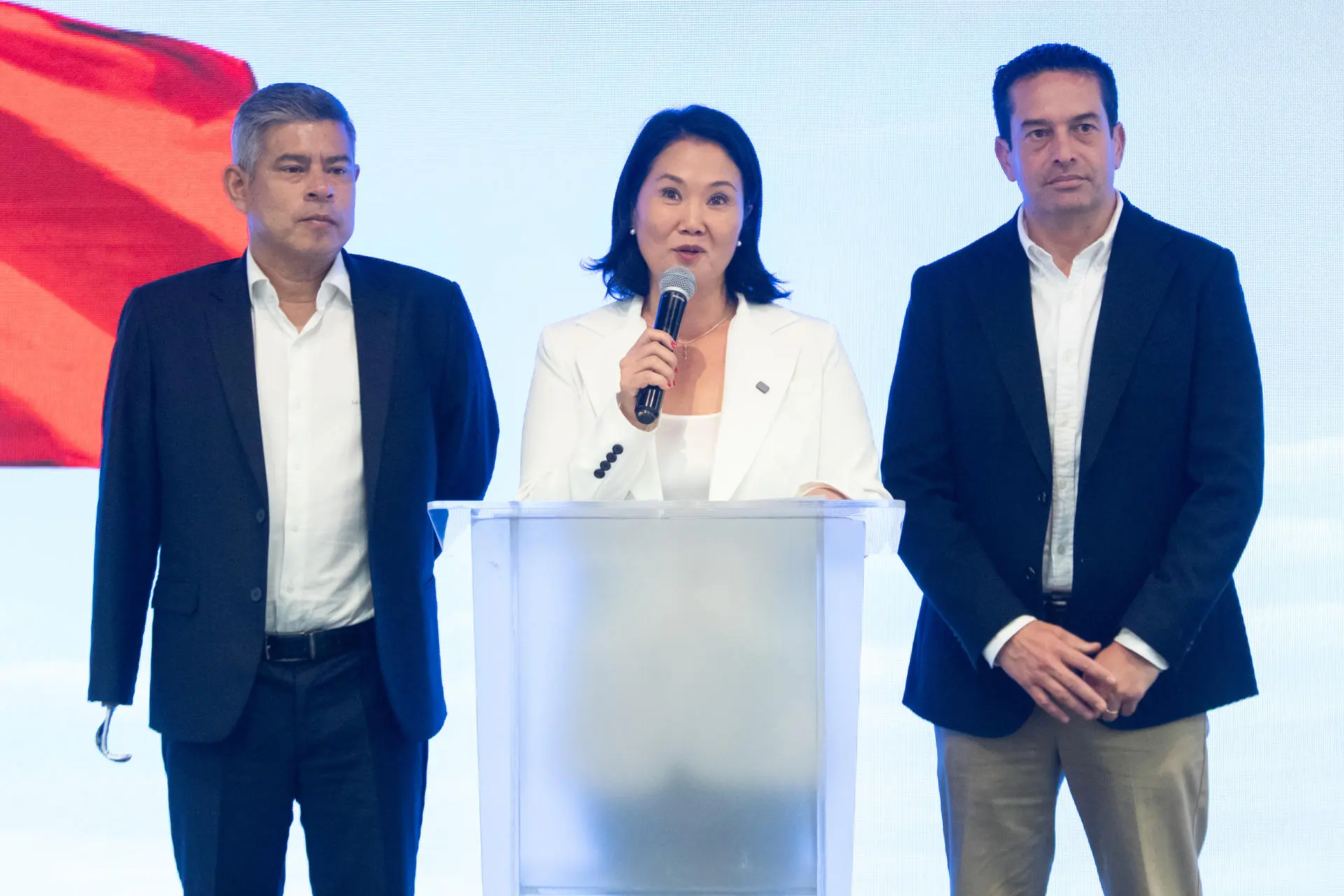 Fujimori heads for the fourth time to a second round in Peru, with a rival yet to be determined. Photo: EFE.