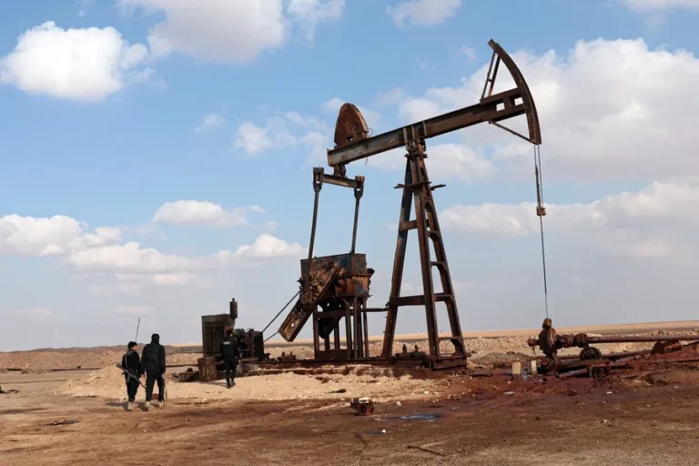 Oil price movements reflect global response to US-Iran ceasefire. Photo: EFE