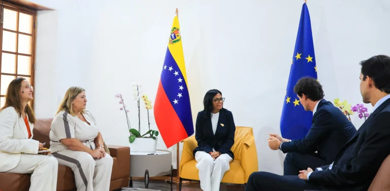 The meeting had as main objective to discuss strategies to strengthen bilateral cooperation and lay the foundations for a new stage of productive relations. Photo: EFE.