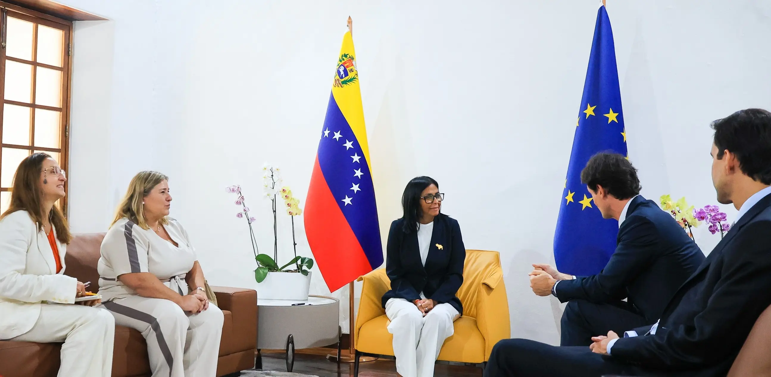 The meeting had as main objective to discuss strategies to strengthen bilateral cooperation and lay the foundations for a new stage of productive relations. Photo: EFE.