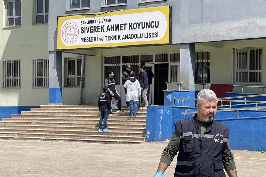 Turkish security forces quickly intervened at Ayşer Çalık high school to regain control following the armed attack that shocked Kahramanmaraş province this Wednesday. Photo: EFE.