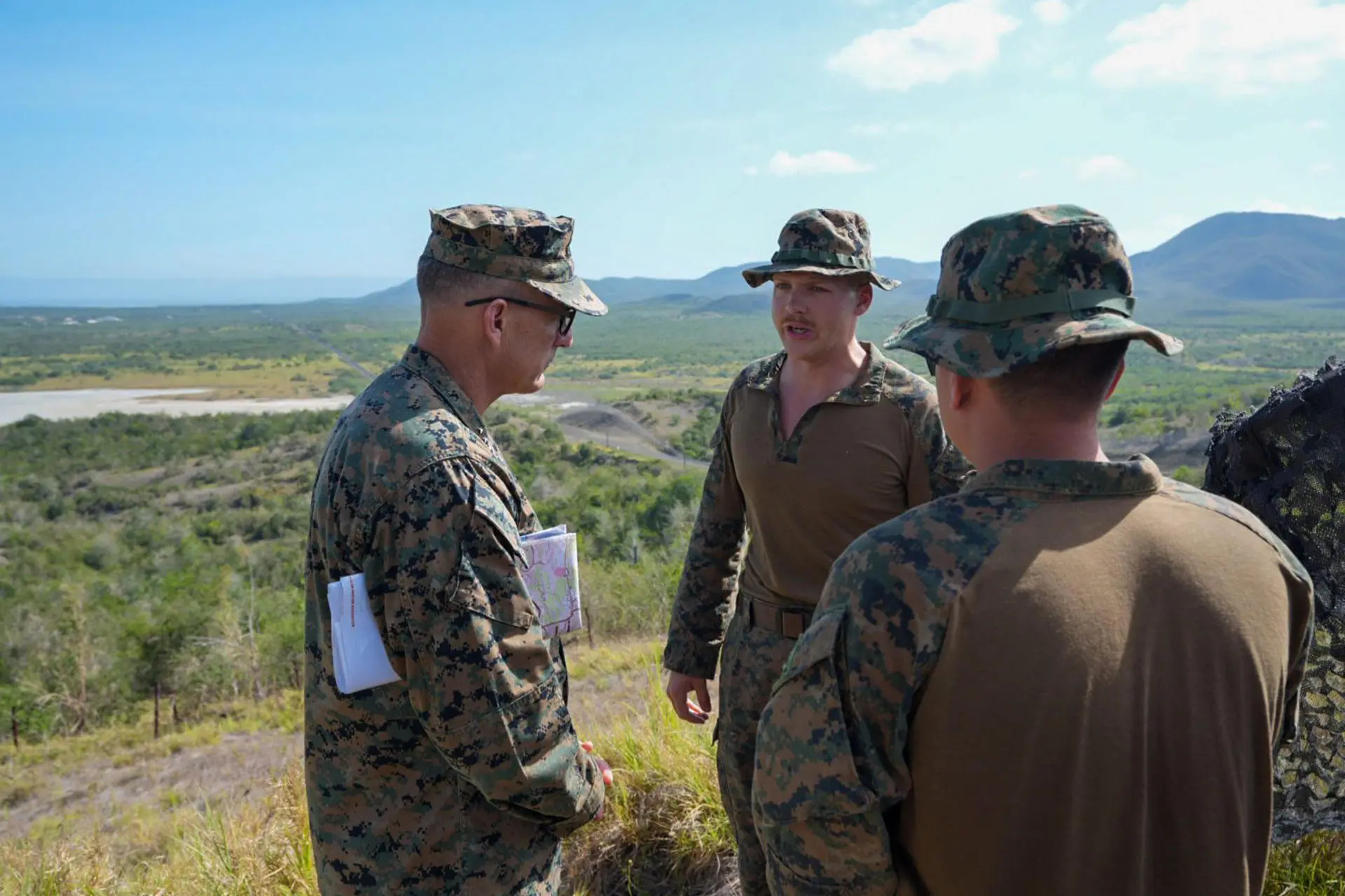 The Ministry of the Revolutionary Armed Forces of Cuba reported that the meeting addressed issues related to security around the perimeter of Guantánamo. Photo: EFE.