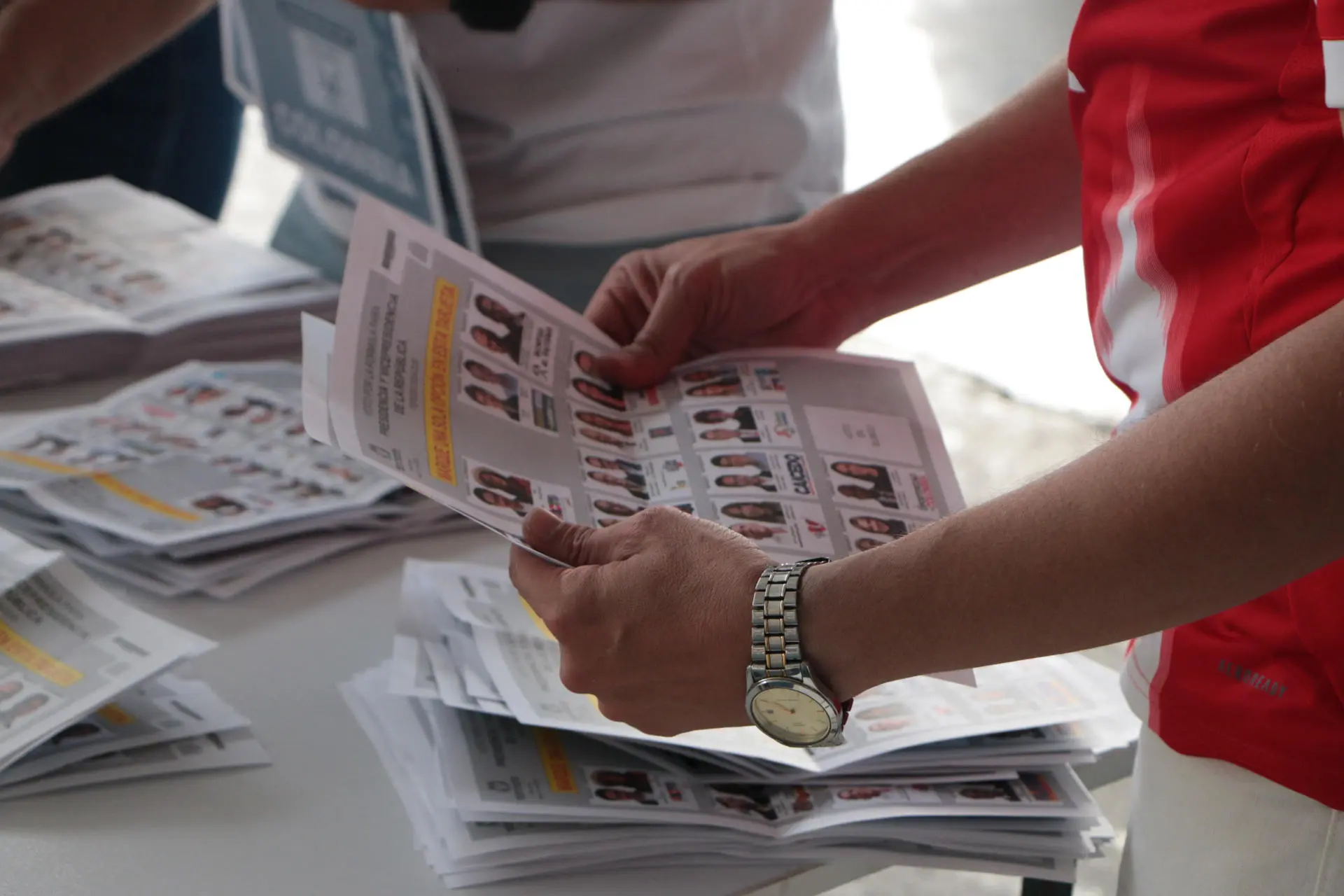 The final results will be confirmed by the scrutinizing commissions and the National Electoral Council, which publishes the consolidation of results and declares the next President of Colombia. Photo: EFE.