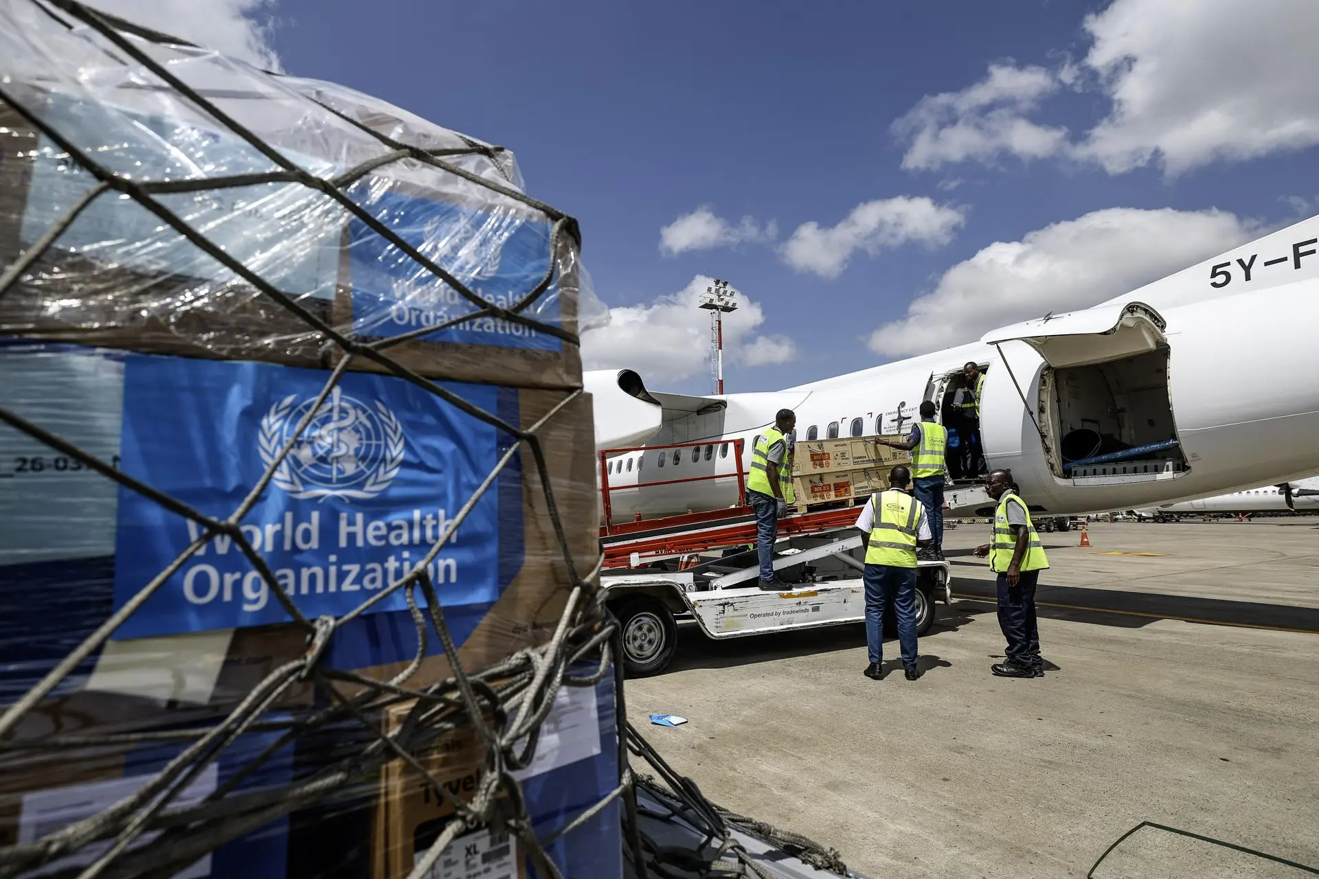 The delivery follows confirmation of 500 cases of Ebola on 15 May, with a balance of 131 people dead, according to the Ministry of Health. Photo: EFE.