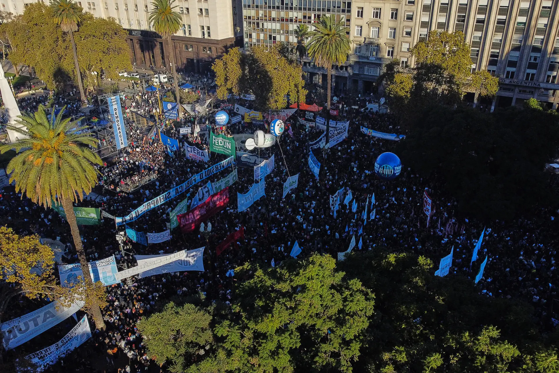 The 4th Federal March demanded that the Government comply with the law of university financing, voted, ratified and validated in two instances by the Justice, while waiting for the final intervention of the Court. Photo: EFE.