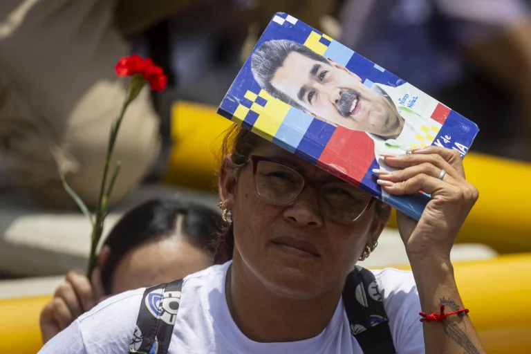 Venezuelan working class marching for peace and sovereignty on International Workers' Day