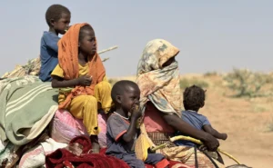 Internal displacement is reaching extreme levels, with some 9 million people forced to flee their homes by the end of March 2026. Photo: EFE.