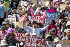 Protesters gather in Tokyo to oppose proposed constitutional changes and defend Japan’s pacifist framework. Photo: Foto: AFP