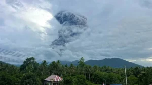 Mount Dukono is one of the most active volcanoes in Indonesia and has been erupting almost continuously since 1933. The authorities have been maintaining a high alert level for several months, owing to increased activity since late March, when hundreds of minor eruptions began to be detected. Photo: Reuters.