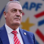 The technical director of the Paraguayan national team, Gustavo Alfaro, passed a prelist of 55 players from which will come the 26 officials who will play the World Cup 2026. Photo: La Tribuna/Paraguay.