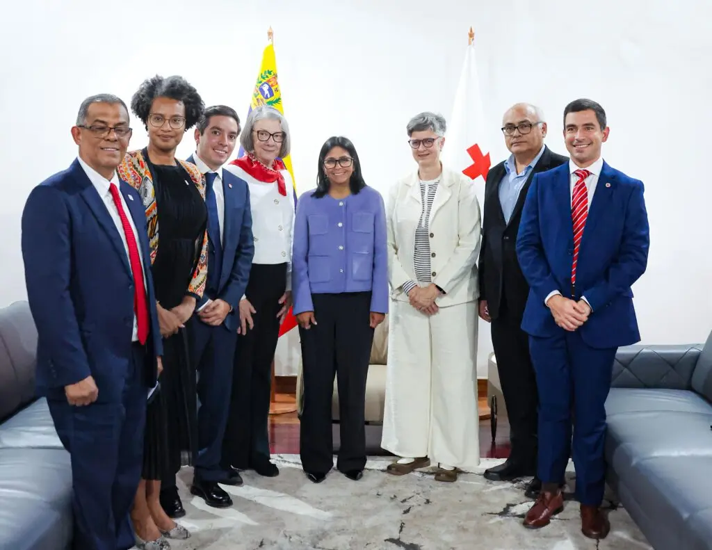 Venezuelan authorities and IFRC representatives meet to discuss humanitarian coordination. Photo: Venezuelan Presidential Press