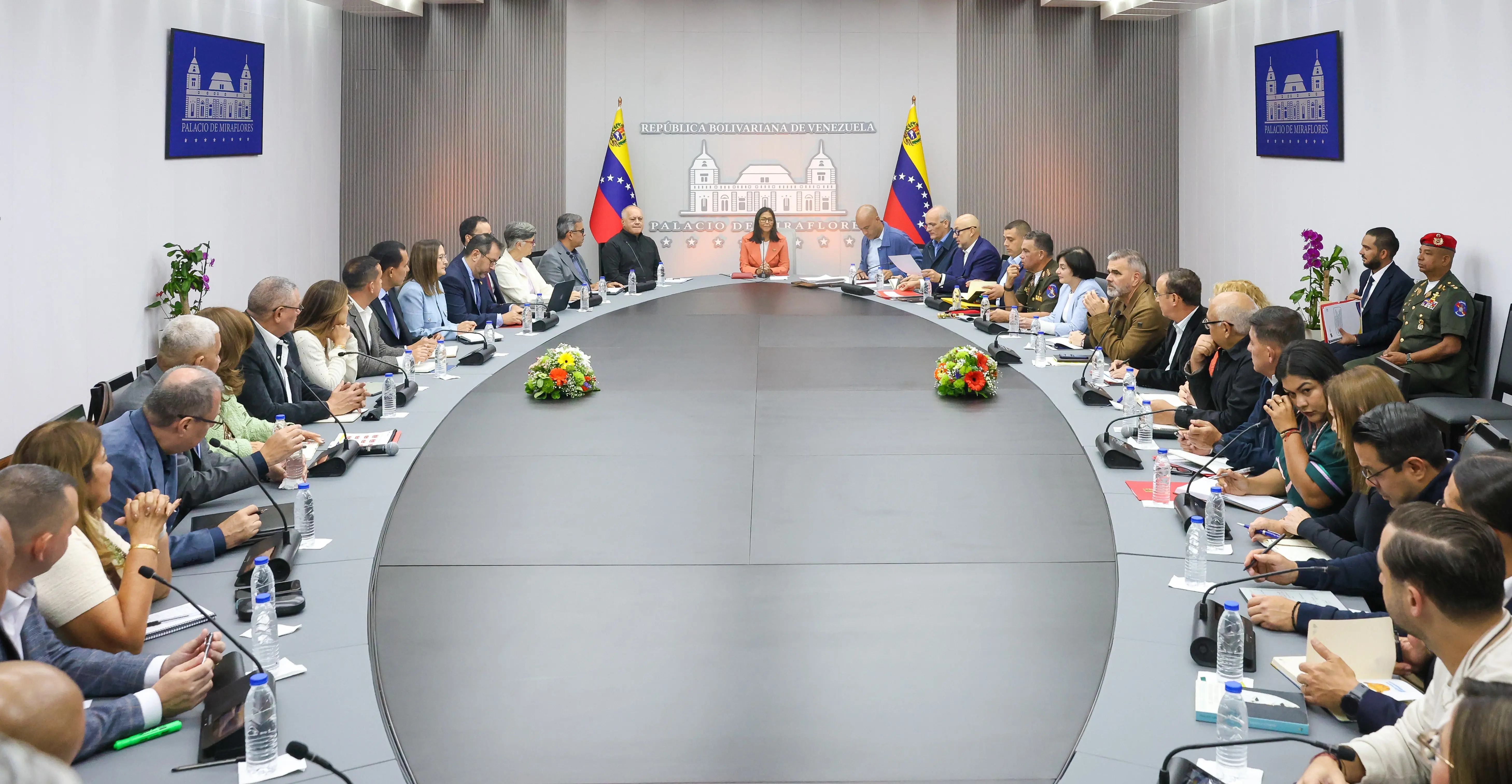 Venezuela promotes a 15-day national virtual consultation process for citizens and productive sectors to identify the most complex and cumbersome administrative procedures in public institutions. Photo: Venezuelan Presidential Press.
