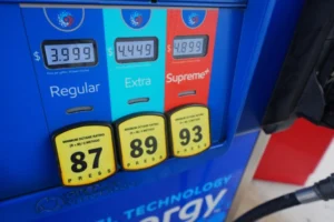 U.S. economy, Donald Trump, Iran war, inflation, Gallup poll, gasoline prices, Strait of Hormuz, energy crisis