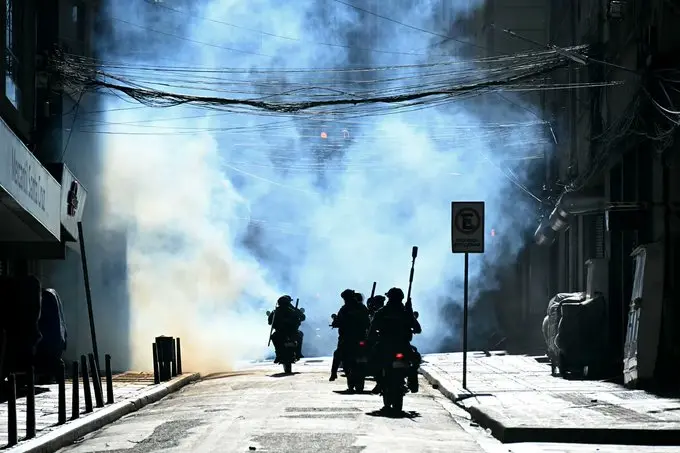 Bolivia protests, miners demonstrations, Rodrigo Paz, Evo Morales, Plaza Murillo clashes, road blockades, economic crisis, La Paz