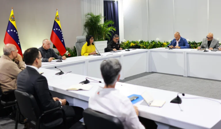The workday has been developed after the activation of the National Conscious Electricity Saving Plan last March, a measure that for 45 days sought to mitigate risks due to the seasonal increase in temperatures. Photo: Venezuelan Presidential Press.