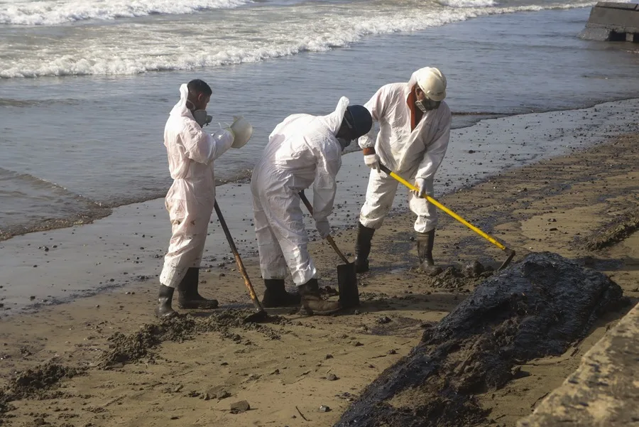 Venezuela Trinidad and Tobago oil spill Gulf of Paria satellite images environmental damage fishing communities hydrocarbons