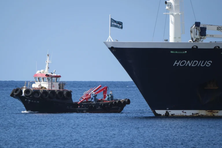 U.S. health authorities monitor 41 people exposed to the hantavirus, including evacuees from the cruise and contacts on international flights. In France, 22 direct contacts tested negative in the initial tests. Photo: EFE.