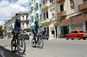 The current U.S. Government has significantly intensified its six-decade-long blockade, aiming to inflict maximum suffering on the Caribbean nation. Photo: EFE.