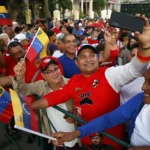 Activists of the Venezuela-Cuba Friendship and Solidarity Movement prepared 41 boxes of medicines as part of the "Love with love is paid" campaign. Photo: EFE.