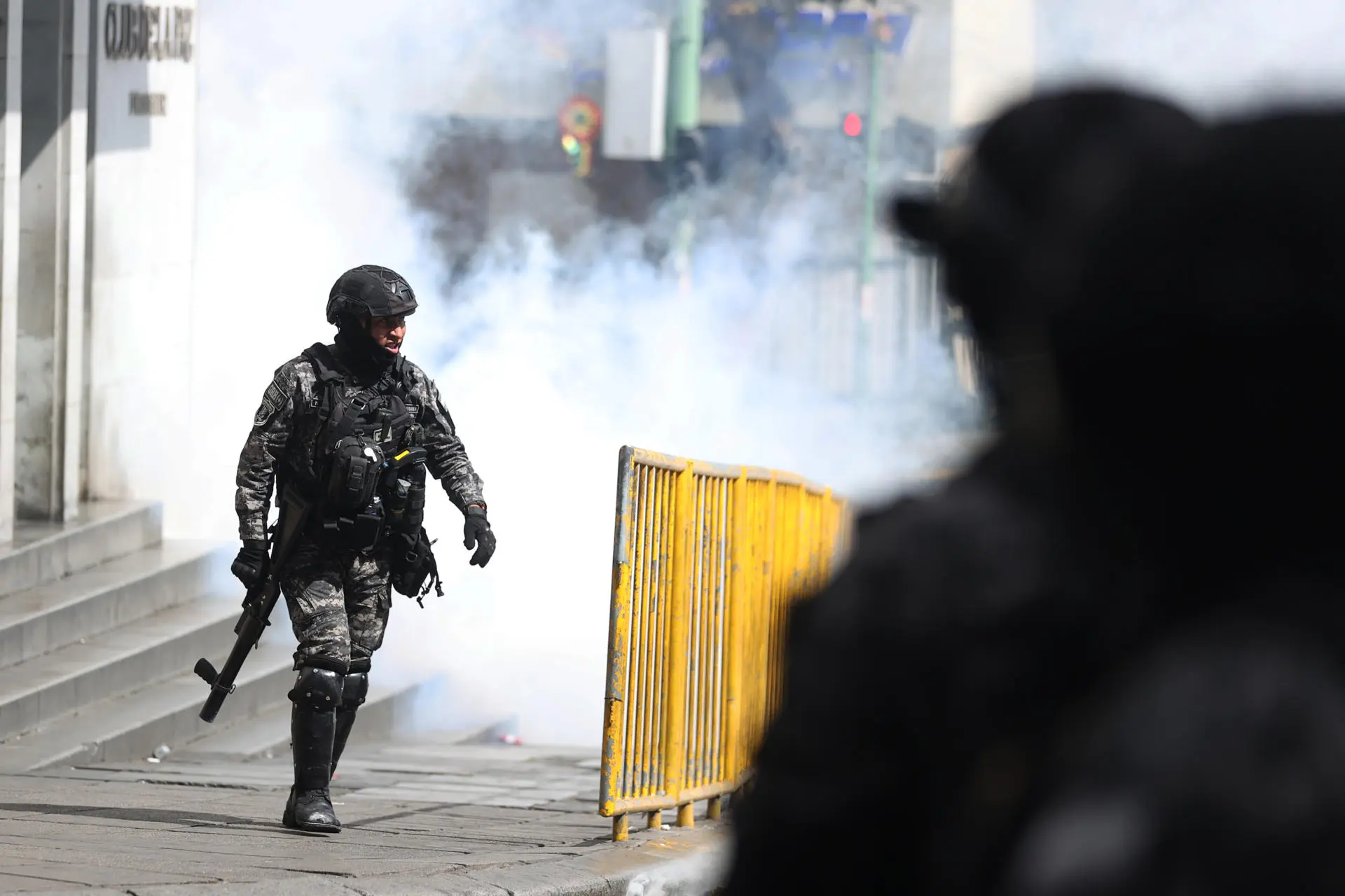 State security forces used chemical agents to prevent the movement of trade unions and peasant organizations towards the government palace. Photo: EFE.