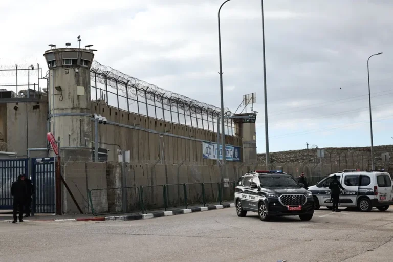 Denunciation of Israel prison abuses against Palestinian prisoners and limited ICRC visits