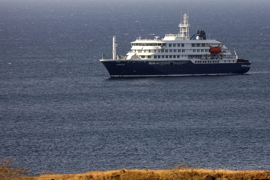 International health authorities coordinate quarantine and repatriation operations linked to the MV Hondius hantavirus outbreak. Photo: EFE