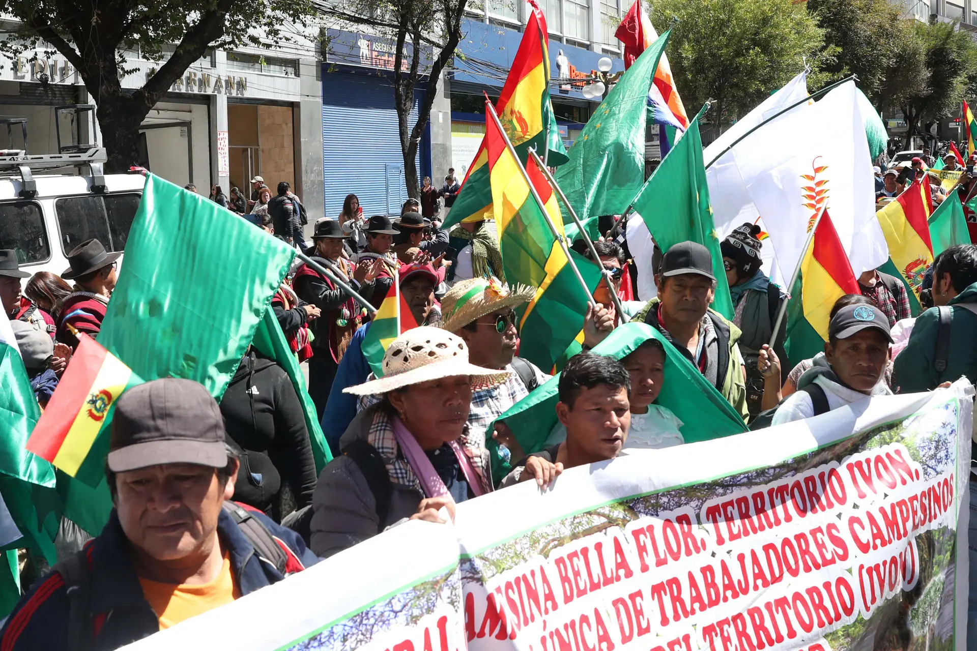 Bolivian Organizations Arrive in La Paz, Demand Presidential Meeting