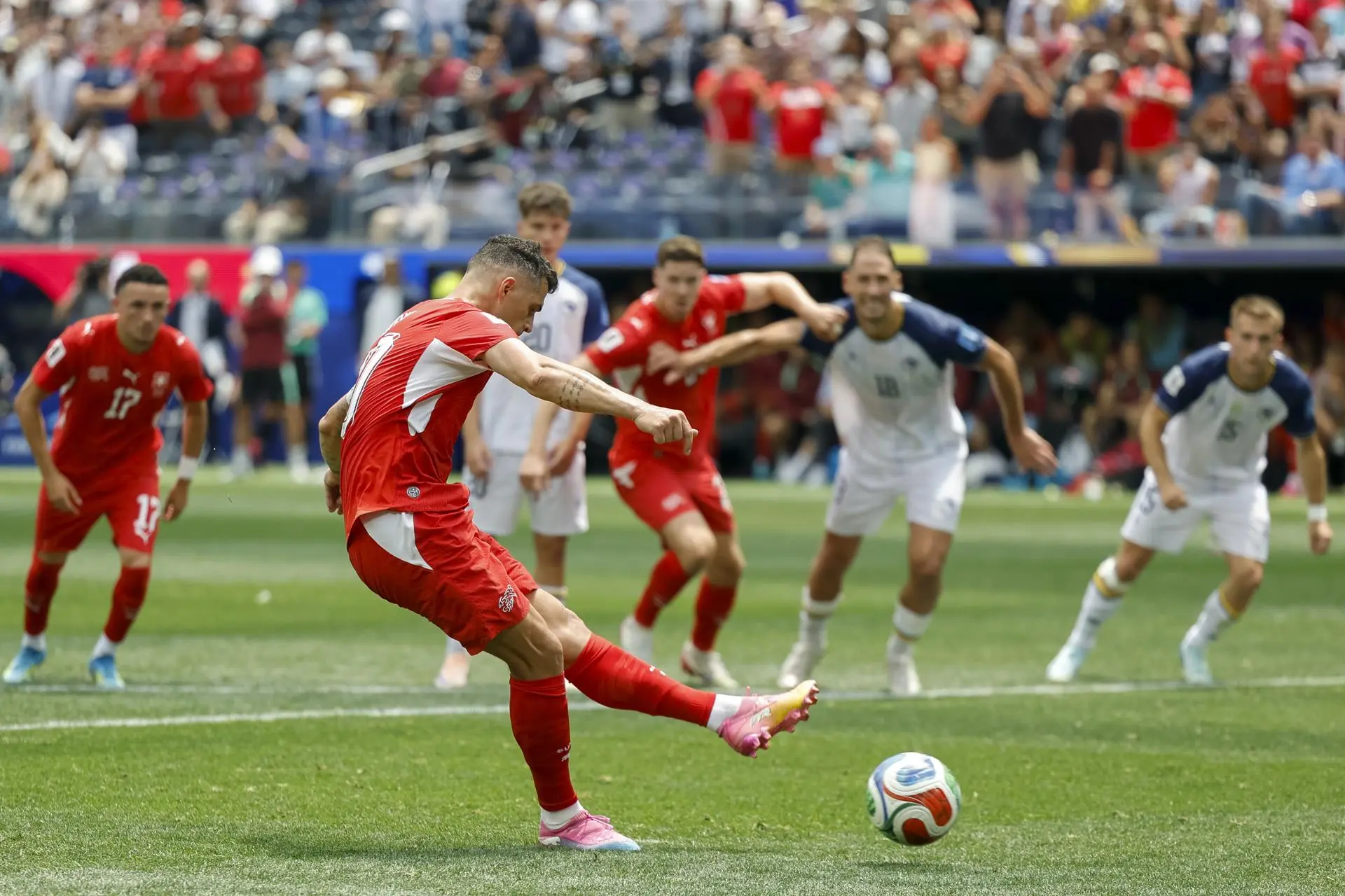 Granit Xhaka of Switzerland converts a penalty and scores the 4-1 goal during the FIFA World Cup 2026 group stage match Switzerland against Bosnia and Herzegovina. Photo: EFE.