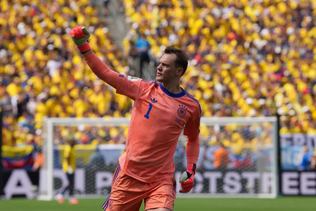 This decision brings to a close a distinguished professional journey that saw Neuer accumulate 128 international matches and participate in five World Cup tournaments, with a career highlight being the prestigious title win in Brazil 2014. Photo: EFE.