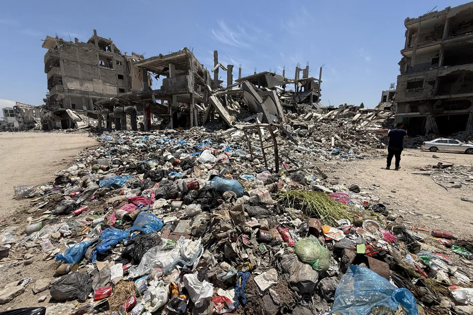 06/03/2026. – East of Gaza City, in the Shujaiya neighborhood, about 500 residents wake up in the morning to the sound of gunfire from Israeli troops. Photo: EFE