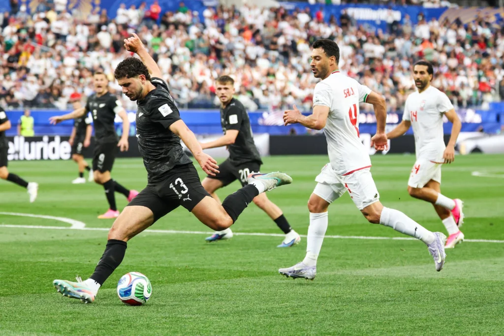 New Zealand defender Liberato Cacace (L) goes for goal in the first half during the FIFA World Cup 2026 group stage match Iran against New Zealand, in Los Angeles, U.S. Photo: EFE.