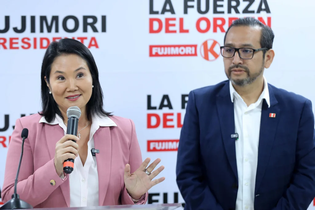 The tight result is given in a scenario where the left denounced irregularities in the abroad vote. Photo: EFE.