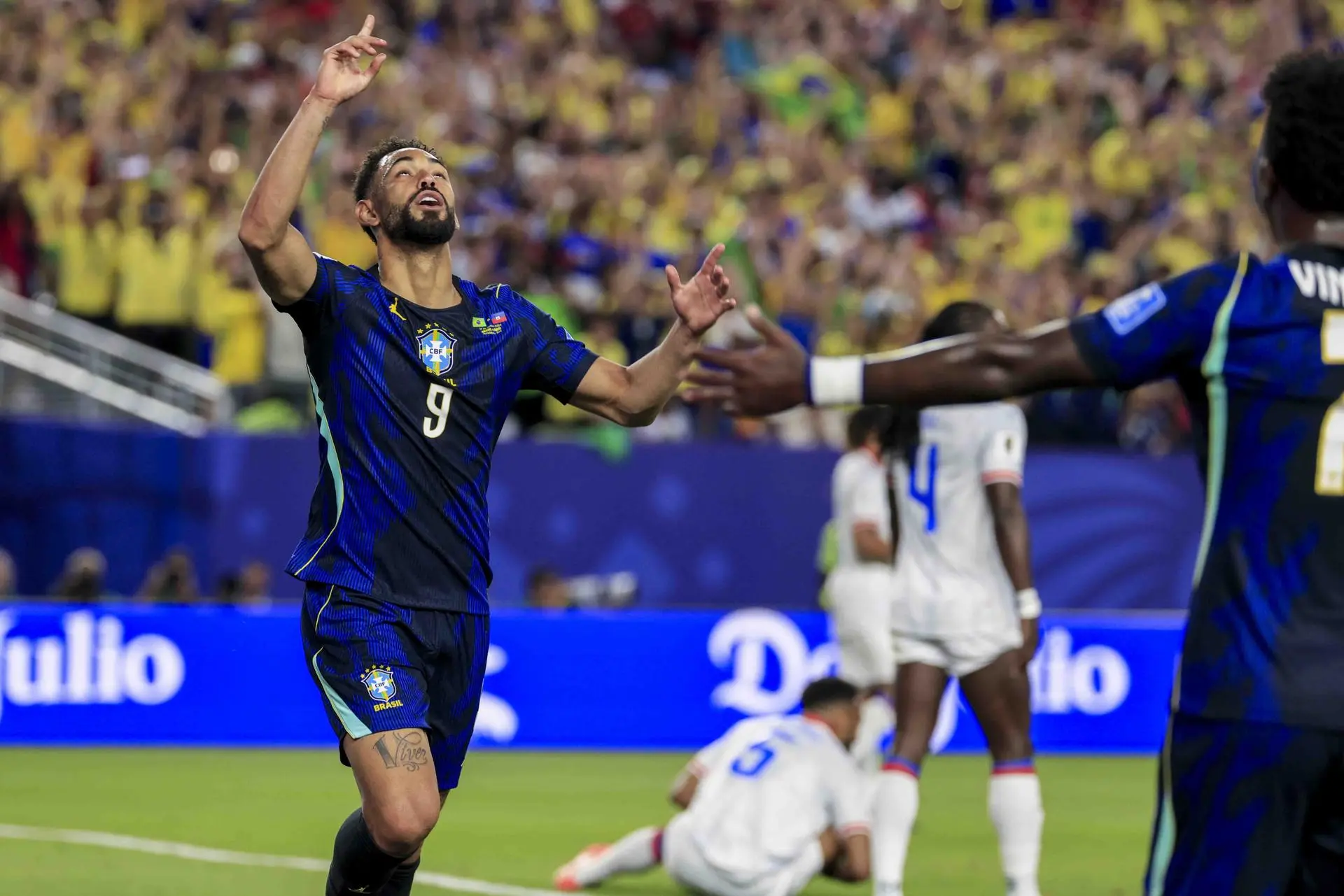 Brazil won thanks to a double of Matheus Cunha and a goal of Vinícius Júnior, reaching four points in the tournament. Photo: EFE.