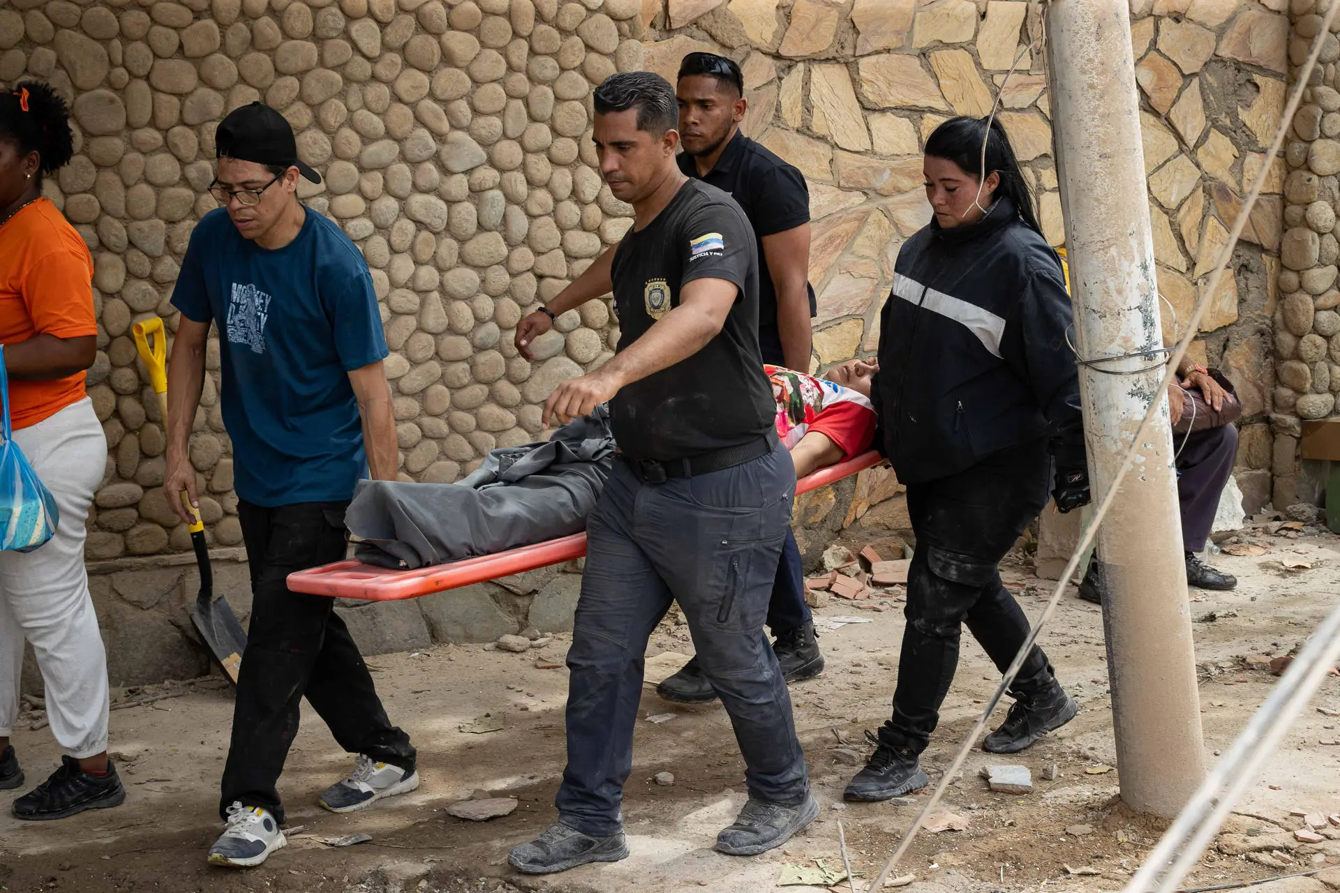 The Venezuelan teams are supported with the deployment of over 860 specialized international rescuers, mainly concentrated in La Guaira, Chacao and the municipality of Libertador in Caracas. Photo: EFE.