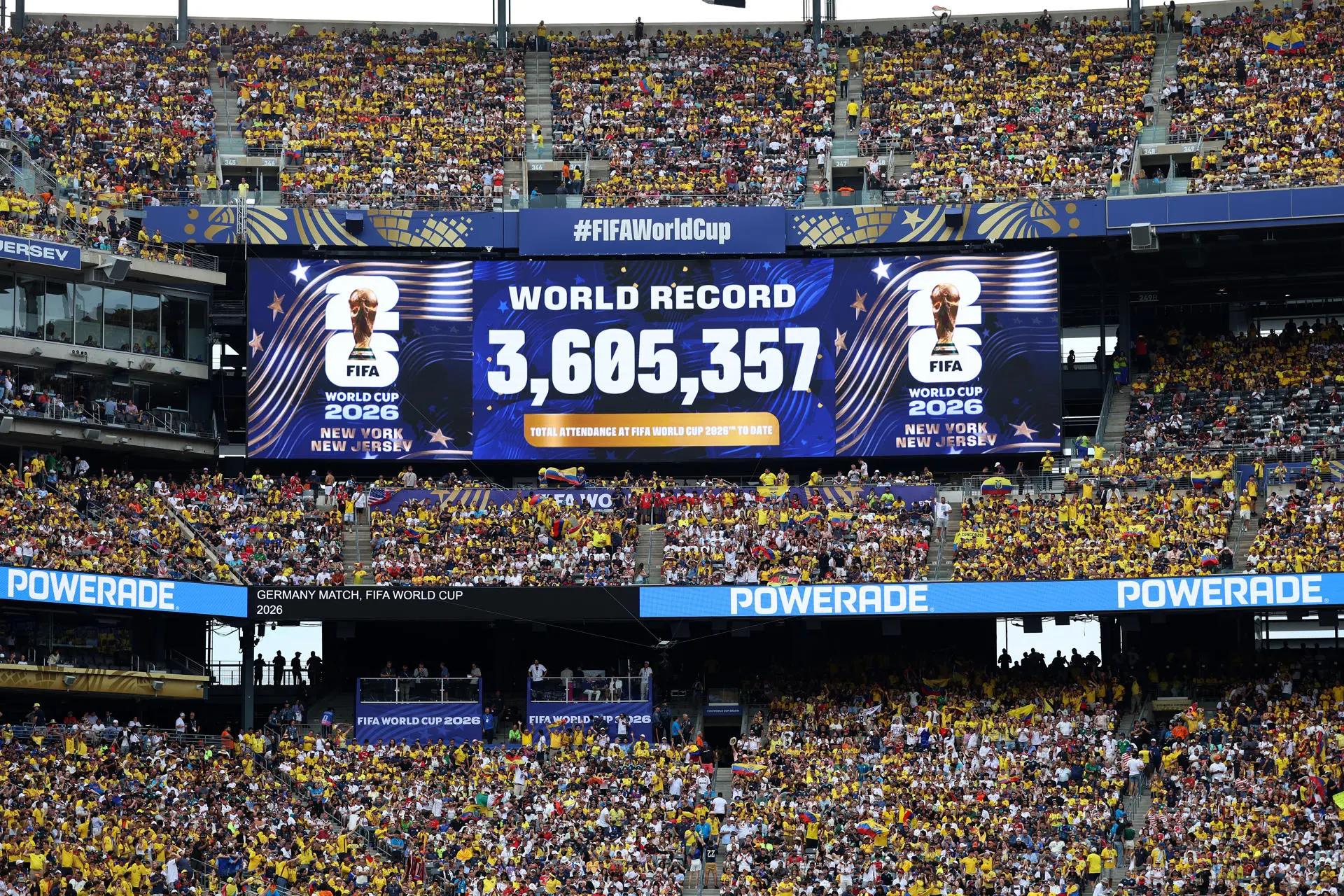 The current edition includes 104 matches, with an average of 65,000 spectators per match and stadiums occupied by more than 99%. Photo: EFE.