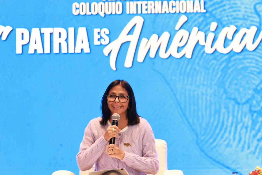 Acting President Delcy Rodriguez highlighted the historical contradiction between United States exceptionalism and the Bolivarian project of regional integration. Photo: EFE.