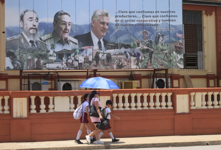 Ernesto Soberon reaffirmed that the Cuban State maintains the protection, health, and development of minors as its absolute maximum priority. Photo: EFE.