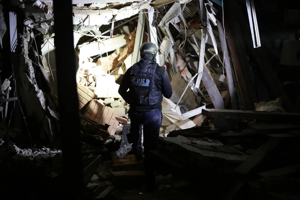Acting President Delcy Rodriguez coordinated incoming international humanitarian aid this early night as Latin American nations emergency resources to support Venezuela following devastating 7.2 and 7.5 magnitude earthquakes. Photo: EFE.