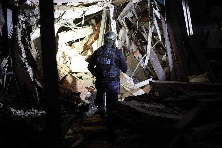 Acting President Delcy Rodriguez coordinated incoming international humanitarian aid this early night as Latin American nations emergency resources to support Venezuela following devastating 7.2 and 7.5 magnitude earthquakes. Photo: EFE.