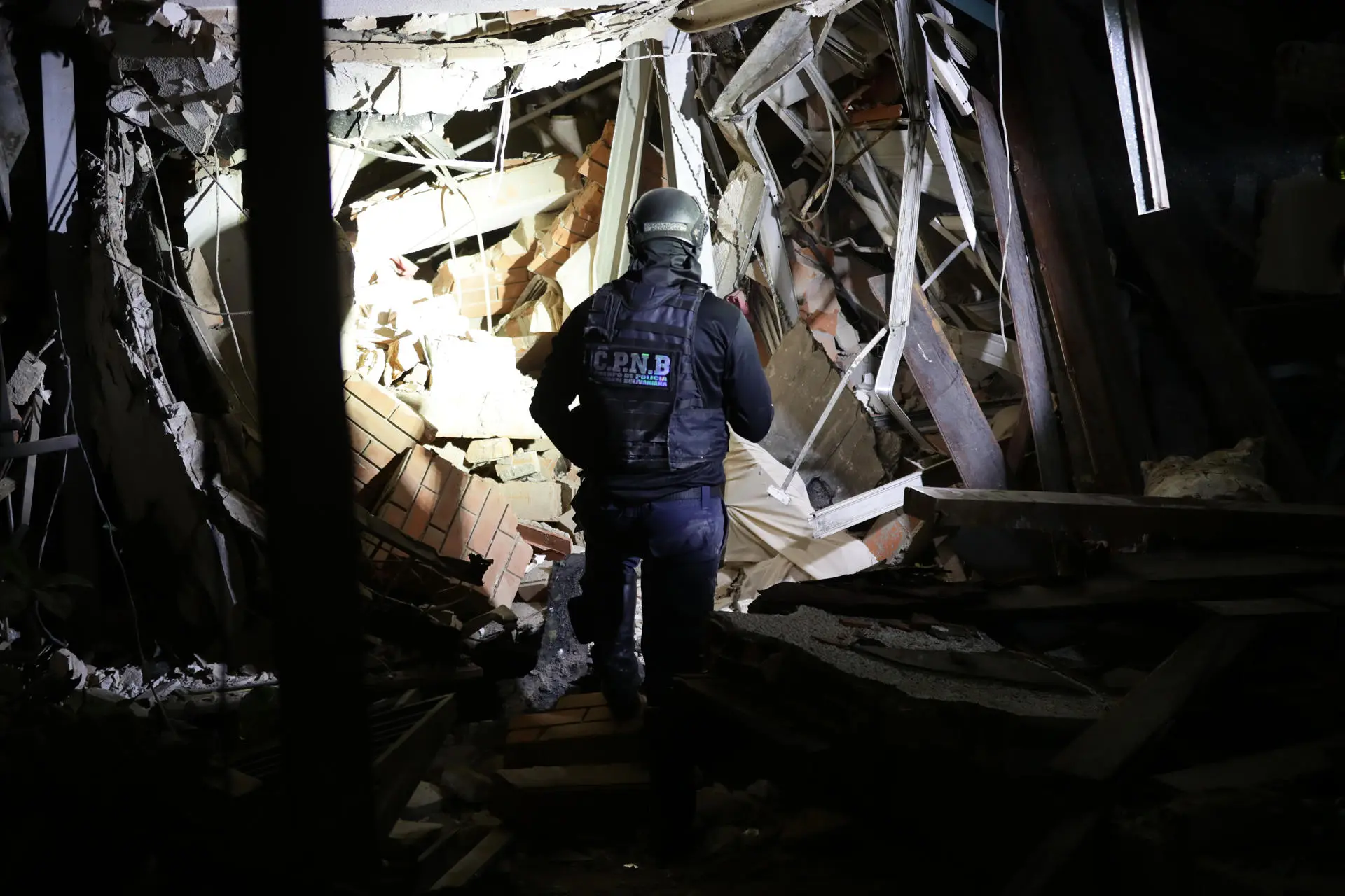Acting President Delcy Rodriguez coordinated incoming international humanitarian aid this early night as Latin American nations emergency resources to support Venezuela following devastating 7.2 and 7.5 magnitude earthquakes. Photo: EFE.