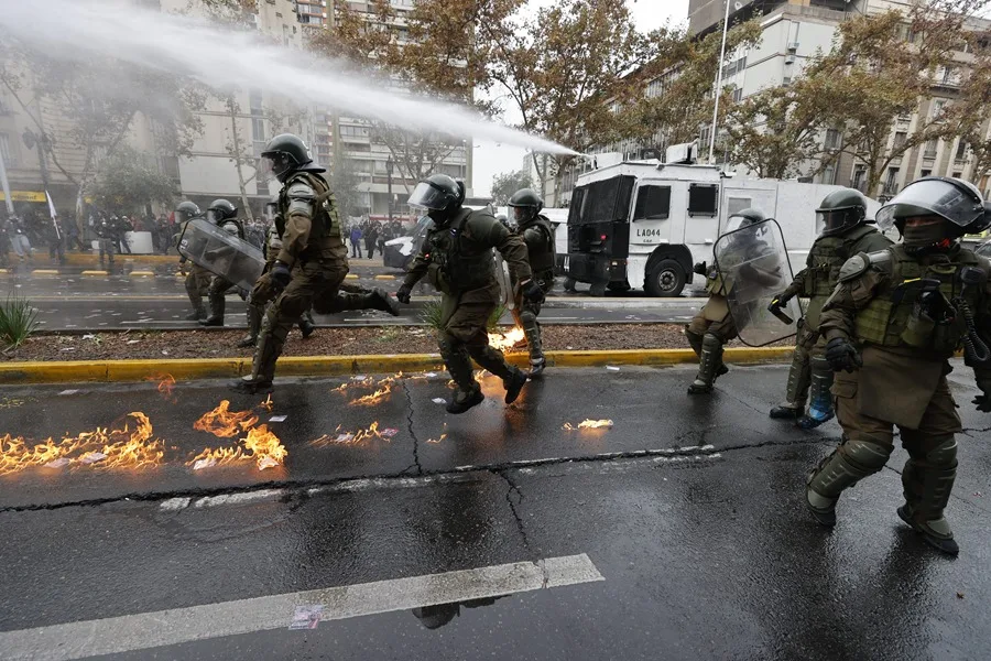 Chilean Carabineros during Wednesday's student protests. Photo: EFE.