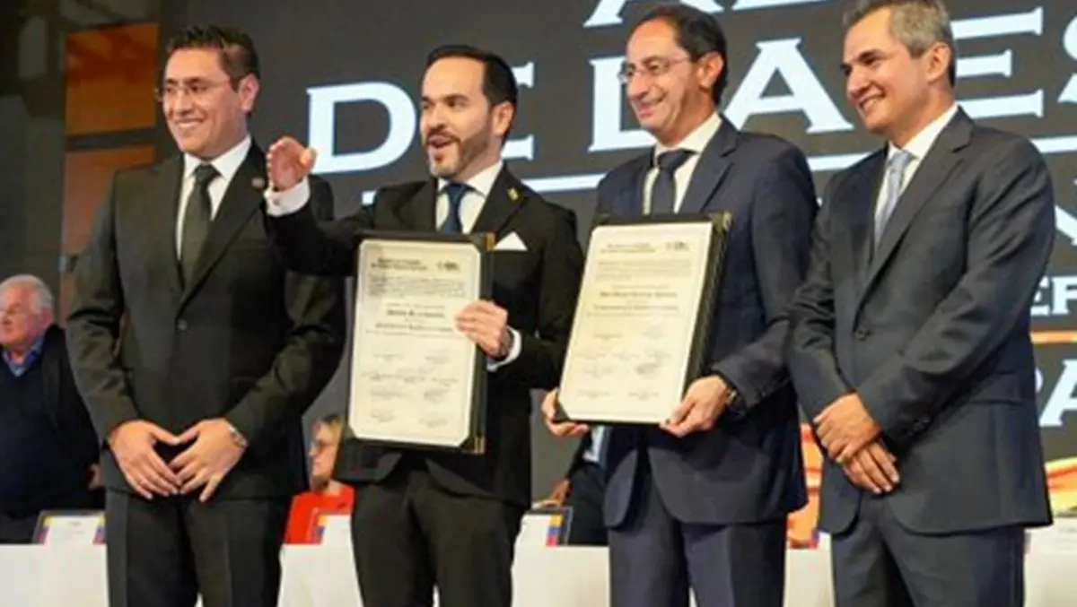 Colombia’s President-Elect De la Espriella Receives Electoral Credentials