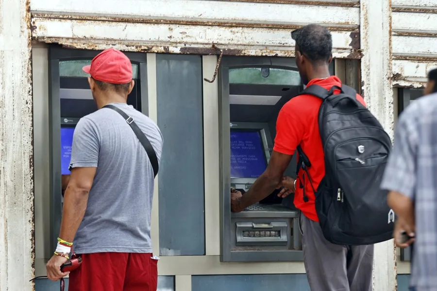 (FILE) ATM in Havana. Photo: EFE.