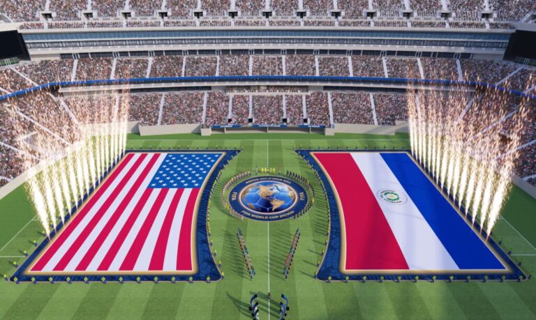 La alineación completa de los equipos se colocará alrededor del círculo central para cantar sus himnos, rodeados por un despliegue de banderas gigantes en el campo de juego. Foto: FIFA.
